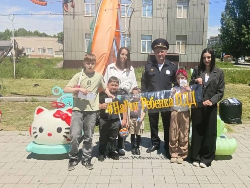 Сотрудники Госавтоинспекции Отдела МВД России по Майскому району провели в скверах и на спортивных площадках города Майского экспресс-уроки по ПДД Сотрудники Госавтоинспекции Отдела МВД России по Майскому району провели в скверах и на спортивных площадках города Майского экспресс-уроки по ПДД