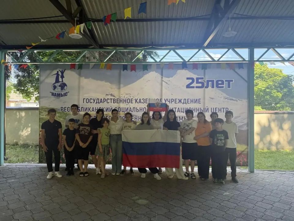 11 июня 2026 года сотрудники РЮБ им. К.Мечиева организовали и провели игру-викторину «Знай своё Отечество», приуроченную ко Дню России, в социально-реабилитационном центре «Намыс 11 июня 2026 года сотрудники РЮБ им. К.Мечиева организовали и провели игру-викторину «Знай своё Отечество», приуроченную ко Дню России, в социально-реабилитационном центре «Намыс
