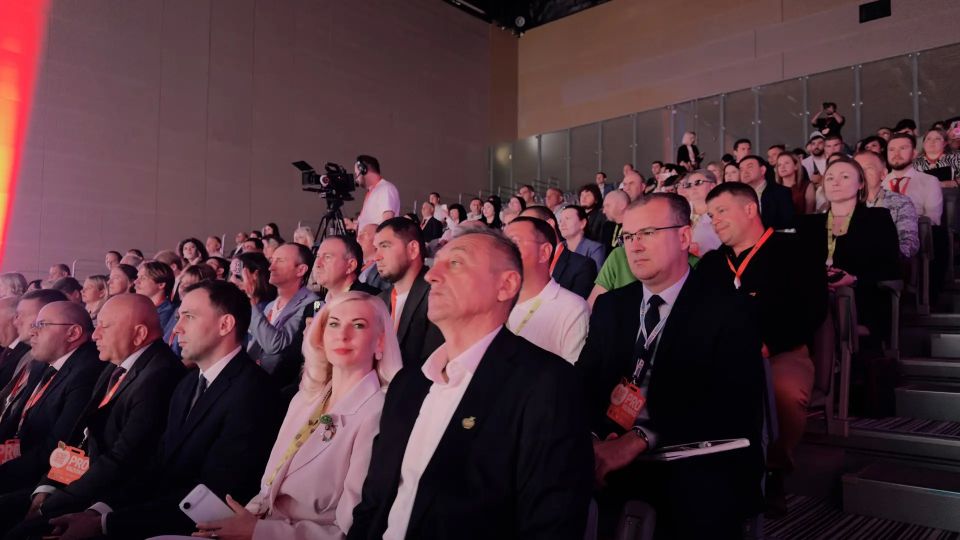 Через несколько минут начнётся ключевое событие дня – Всероссийское совещание по развитию садоводства и питомниководства Через несколько минут начнётся ключевое событие дня – Всероссийское совещание по развитию садоводства и питомниководства