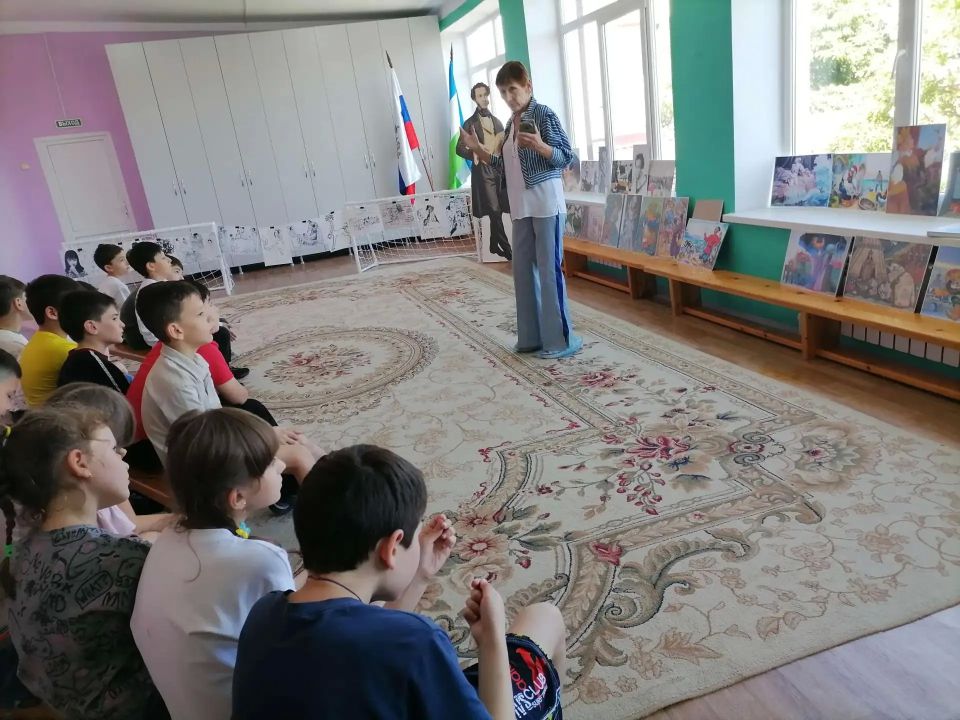 Сотрудники Кабардино-Балкарского музея ИЗО им. А.Л. Ткаченко Е. Жантудуева и Н. Леонтьева провели выставочные образовательные мероприятия для младших школьников, отдыхающих в летнем лагере прогимназии № 41 г. Нальчика. Им... Сотрудники Кабардино-Балкарского музея ИЗО им. А.Л. Ткаченко Е. Жантудуева и Н. Леонтьева провели выставочные образовательные мероприятия для младших школьников, отдыхающих в летнем лагере прогимназии № 41 г. Нальчика. Им...