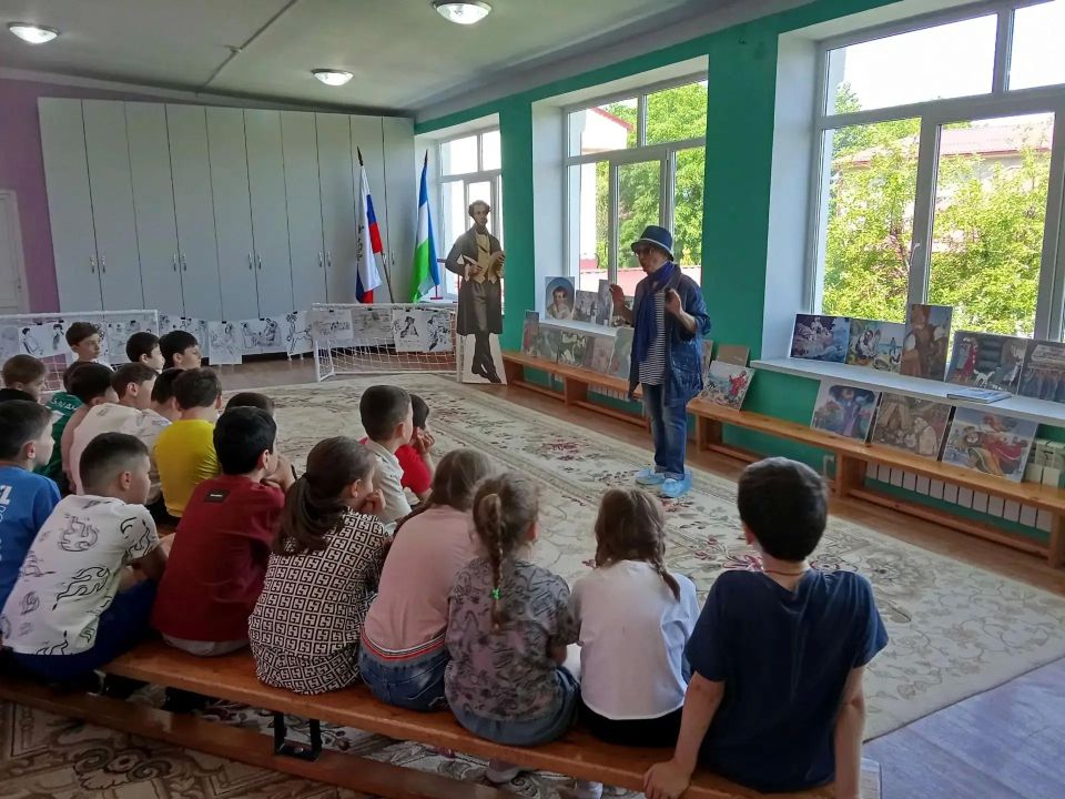 Сотрудники Кабардино-Балкарского музея ИЗО им. А.Л. Ткаченко Е. Жантудуева и Н. Леонтьева провели выставочные образовательные мероприятия для младших школьников, отдыхающих в летнем лагере прогимназии № 41 г. Нальчика. Им... Сотрудники Кабардино-Балкарского музея ИЗО им. А.Л. Ткаченко Е. Жантудуева и Н. Леонтьева провели выставочные образовательные мероприятия для младших школьников, отдыхающих в летнем лагере прогимназии № 41 г. Нальчика. Им...