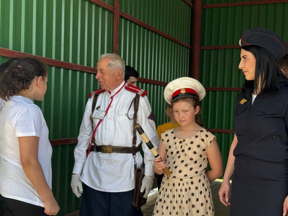 Воспитанники реабилитационного центра с экскурсией посетили здание Управления Госавтоинспекции МВД по Кабардино-Балкарской Республике Воспитанники реабилитационного центра с экскурсией посетили здание Управления Госавтоинспекции МВД по Кабардино-Балкарской Республике