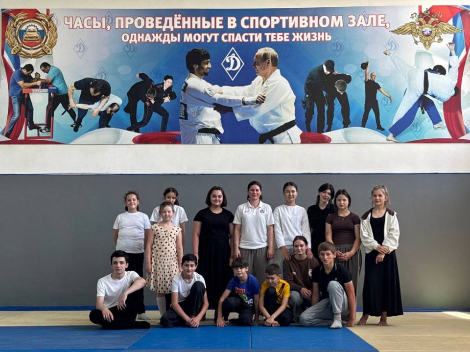 Воспитанники реабилитационного центра с экскурсией посетили здание Управления Госавтоинспекции МВД по Кабардино-Балкарской Республике Воспитанники реабилитационного центра с экскурсией посетили здание Управления Госавтоинспекции МВД по Кабардино-Балкарской Республике