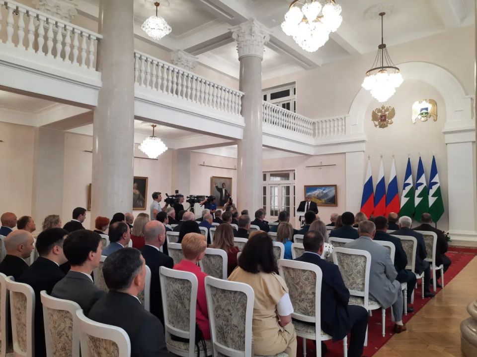 Сегодня 12 июня - День России Сегодня 12 июня - День России