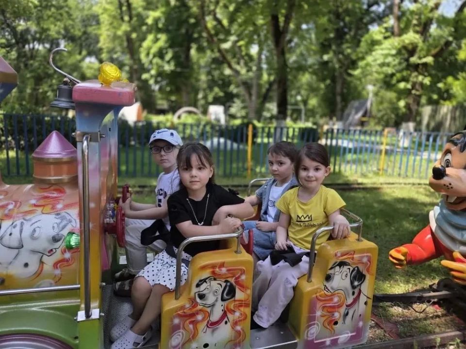 В День России нальчикские полицейские организовали праздник для детей В День России нальчикские полицейские организовали праздник для детей