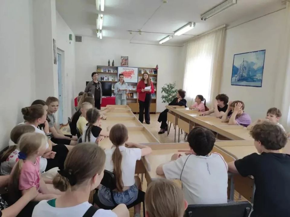 В отделе медицинской литературы ГНБ КБР им. Т.К. Мальбахова, совместно с медиками-волонтерами медицинского колледжа КБГУ провели час здоровья «Спорт - для здоровья, книга - для души» для отдыхающих в летнем лагере... В отделе медицинской литературы ГНБ КБР им. Т.К. Мальбахова, совместно с медиками-волонтерами медицинского колледжа КБГУ провели час здоровья «Спорт - для здоровья, книга - для души» для отдыхающих в летнем лагере...