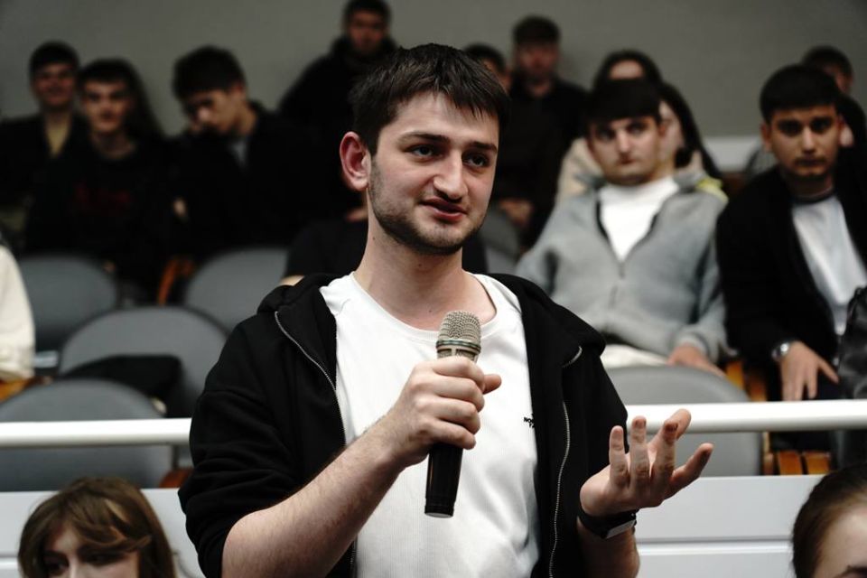 Сотрудники Управления Госавтоинспекции вместе с коллегами из УМВД России «Нальчик» и преподавателем Центра дополнительного профессионального обучения и подготовки «КБ ПСС» Мадиной Аброковой провели экспресс-тренинги по ПДД... Сотрудники Управления Госавтоинспекции вместе с коллегами из УМВД России «Нальчик» и преподавателем Центра дополнительного профессионального обучения и подготовки «КБ ПСС» Мадиной Аброковой провели экспресс-тренинги по ПДД...