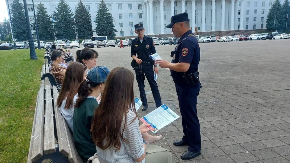 Нальчикские полицейские провели информационную акцию по профилактике мошенничества Нальчикские полицейские провели информационную акцию по профилактике мошенничества