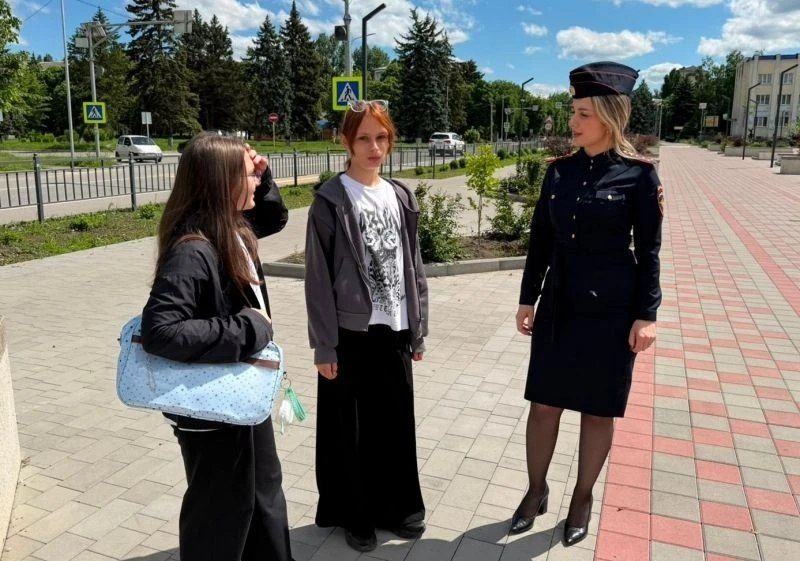 Полицейские и общественники Кабардино-Балкарии напомнили подросткам о правилах безопасности на каникулах Полицейские и общественники Кабардино-Балкарии напомнили подросткам о правилах безопасности на каникулах