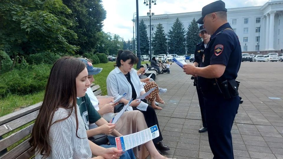 Нальчикские полицейские провели информационную акцию по профилактике мошенничества Нальчикские полицейские провели информационную акцию по профилактике мошенничества
