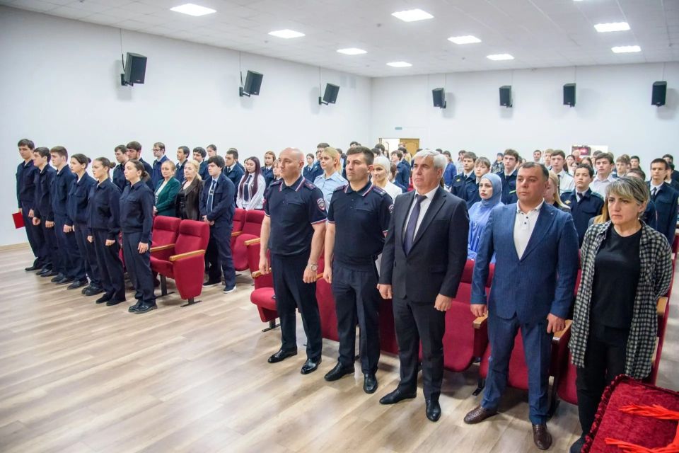 Первая в Кабардино-Балкарии студенческая добровольная народная дружина принесла присягу Первая в Кабардино-Балкарии студенческая добровольная народная дружина принесла присягу