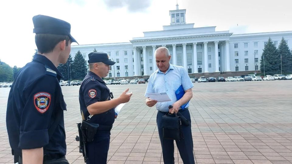 Нальчикские полицейские провели информационную акцию по профилактике мошенничества Нальчикские полицейские провели информационную акцию по профилактике мошенничества