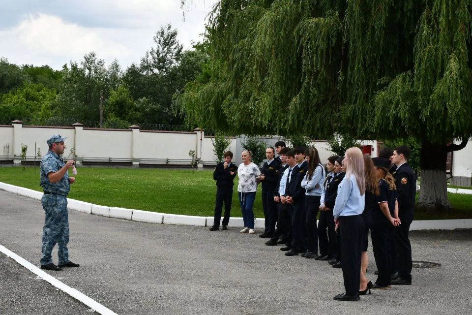 Студенты Кабардино-Балкарии познакомились с работой кинологической службы МВД республики Студенты Кабардино-Балкарии познакомились с работой кинологической службы МВД республики