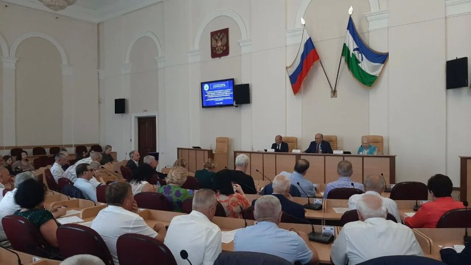 "Сохранение этнокультурного и языкового многообразия как фактор укрепления единства народов и социальной стабильности в КБР" - под такой темой в республиканском Парламенте началось VII пленарное заседание Общественной палаты...