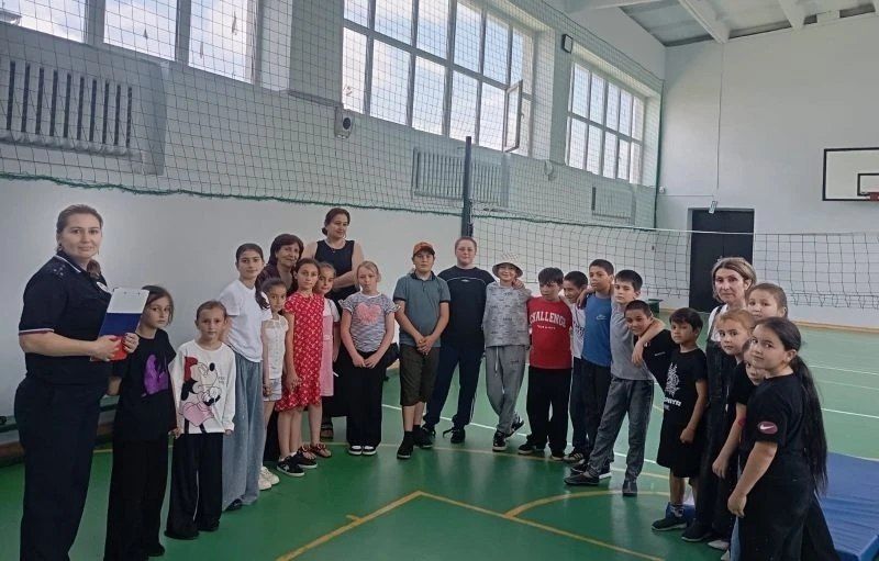 Полицейские и общественники Кабардино-Балкарии напомнили подросткам о правилах безопасности на каникулах Полицейские и общественники Кабардино-Балкарии напомнили подросткам о правилах безопасности на каникулах
