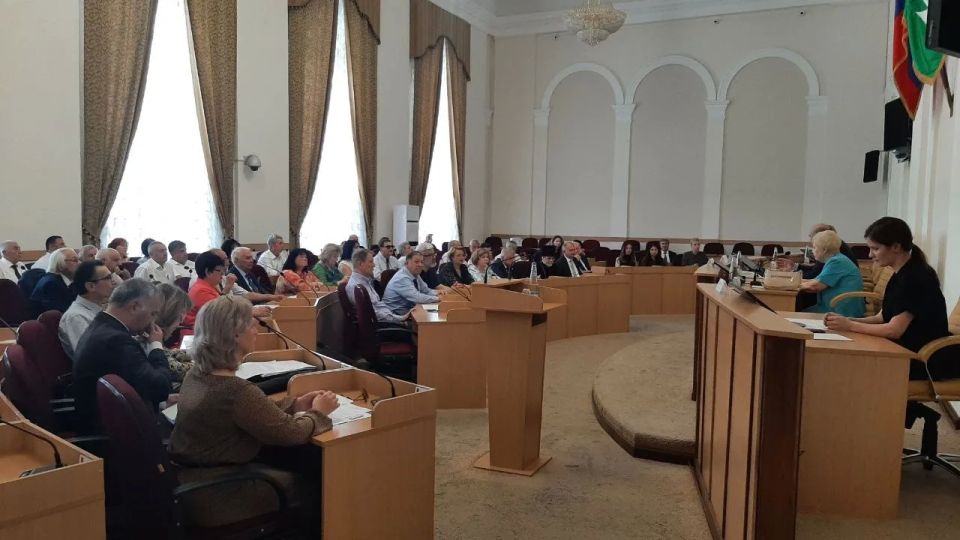 "Сохранение этнокультурного и языкового многообразия как фактор укрепления единства народов и социальной стабильности в КБР" - под такой темой в республиканском Парламенте началось VII пленарное заседание Общественной палаты... "Сохранение этнокультурного и языкового многообразия как фактор укрепления единства народов и социальной стабильности в КБР" - под такой темой в республиканском Парламенте началось VII пленарное заседание Общественной палаты...