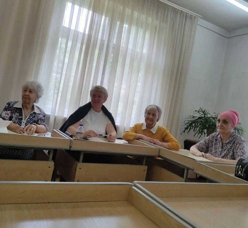 В отделе иностранной литературы прошло очередное заседание клуба «Литературные встречи»: «Маленькая женщина с огромной душой», приуроченное к 210-летию английской писательницы Шарлотты Бронте В отделе иностранной литературы прошло очередное заседание клуба «Литературные встречи»: «Маленькая женщина с огромной душой», приуроченное к 210-летию английской писательницы Шарлотты Бронте