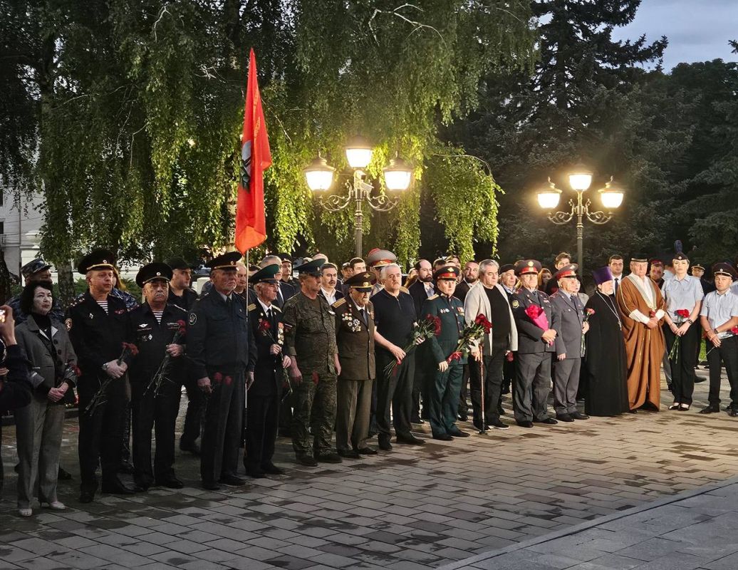 В Нальчике зажгли Свечи памяти В Нальчике зажгли Свечи памяти