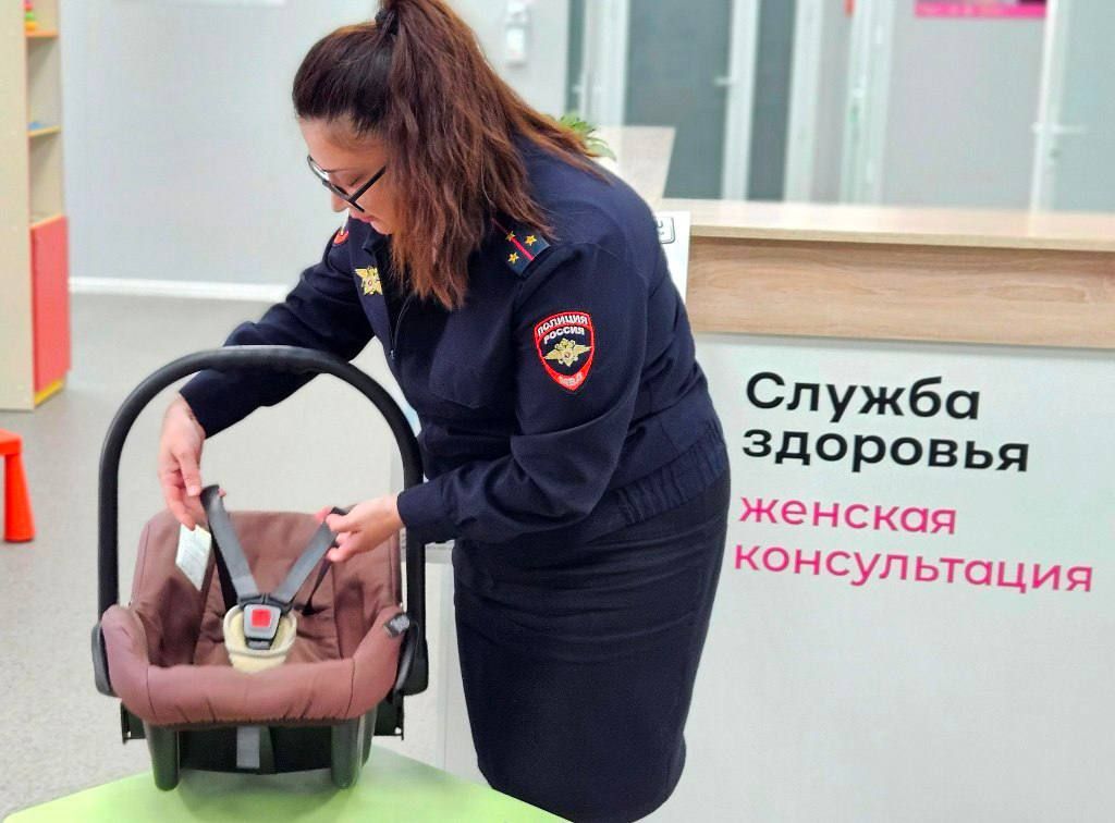 Сотрудники Госавтоинспекции Отдела МВД России «Лескенский» вместе с медицинскими работниками организовали консультации по правилам защиты малышей в салоне транспортных средств для посетителей Межрайонной многопрофильной... Сотрудники Госавтоинспекции Отдела МВД России «Лескенский» вместе с медицинскими работниками организовали консультации по правилам защиты малышей в салоне транспортных средств для посетителей Межрайонной многопрофильной...