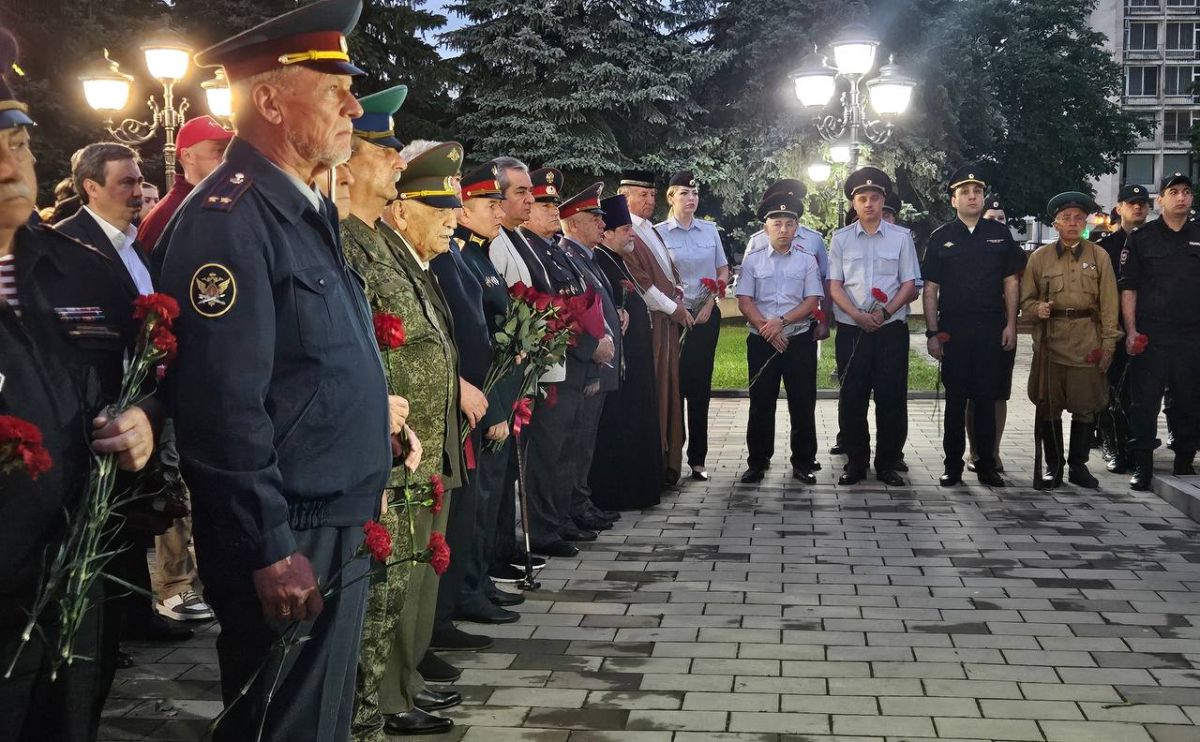 В Нальчике зажгли Свечи памяти В Нальчике зажгли Свечи памяти