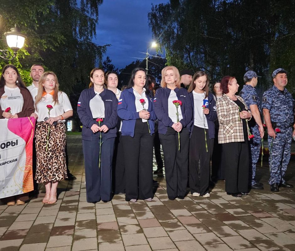 В Нальчике зажгли Свечи памяти В Нальчике зажгли Свечи памяти