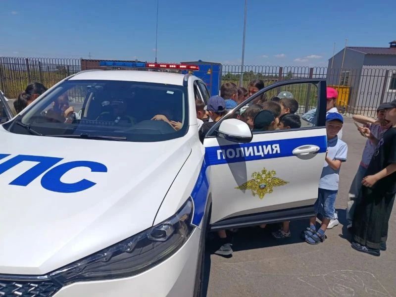 Автоинспекторы Кабардино-Балкарии провели комплексное занятие для детей, отдыхающих в летнем лагере Автоинспекторы Кабардино-Балкарии провели комплексное занятие для детей, отдыхающих в летнем лагере