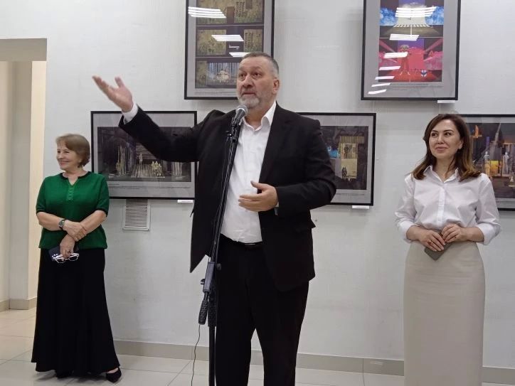 В Нальчике открылась выставка театральных художников КБР В Нальчике открылась выставка театральных художников КБР