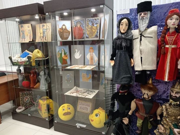 В Нальчике открылась выставка театральных художников КБР В Нальчике открылась выставка театральных художников КБР