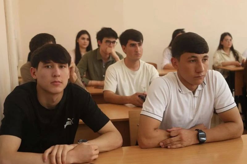 Иностранные студенты, обучающиеся в КБГУ приняли участие в антинаркотической акции Иностранные студенты, обучающиеся в КБГУ приняли участие в антинаркотической акции