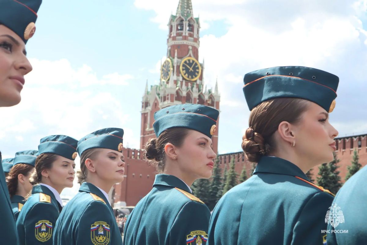 В высших учебных заведениях МЧС России накануне прошла волна торжественных выпусков В высших учебных заведениях МЧС России накануне прошла волна торжественных выпусков