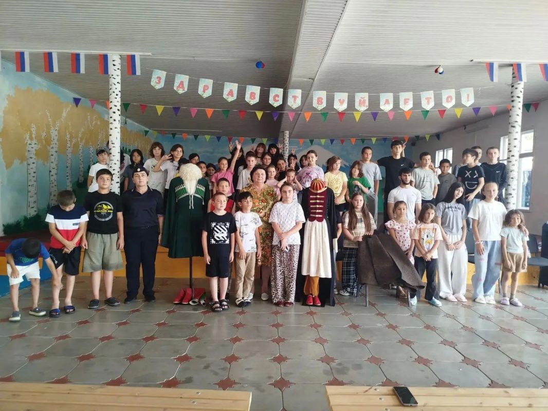 «Погружение в историю: в «Атажукино» прошел познавательный экскурс в мир черкесского костюма «Погружение в историю: в «Атажукино» прошел познавательный экскурс в мир черкесского костюма