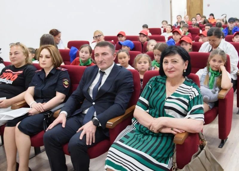 Полицейские Эльбрусского района приняли участие в профилактическом мероприятии, прошедшем в Тырныаузе Полицейские Эльбрусского района приняли участие в профилактическом мероприятии, прошедшем в Тырныаузе