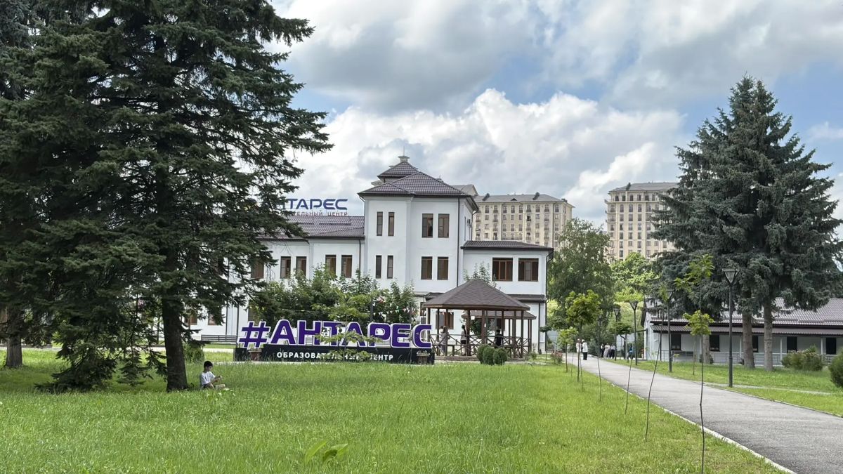 Анзор Езаов посетил профильную смену для одаренных детей в «Антаресе»