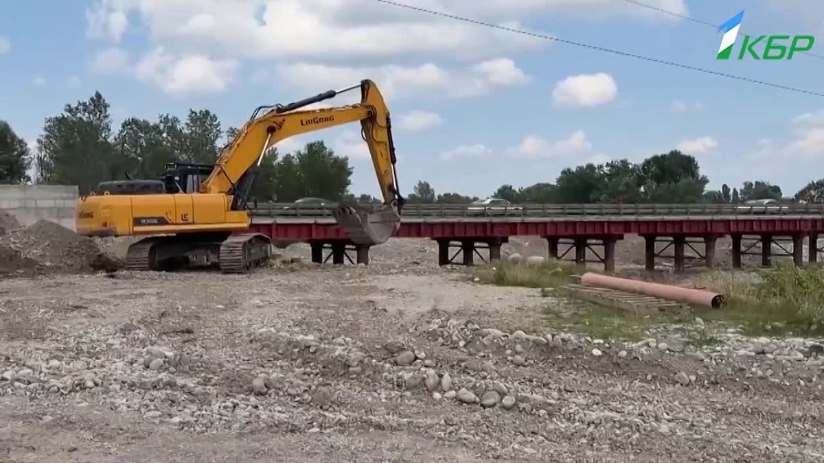 Сегодня Казбек Коков проинспектировал ряд дорожных объектов, которые сейчас приводятся в нормативное состояние