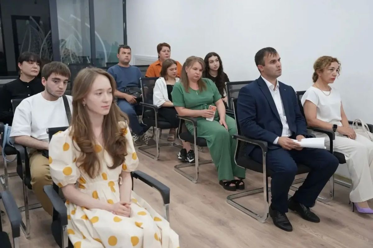 Сегодня принял участие в церемонии награждения победителей ежегодного республиканского конкурса профилактических театральных постановок «Ты не один», проходившего в рамках комплексного проекта «Здоровье — это здорово!» Сегодня принял участие в церемонии награждения победителей ежегодного республиканского конкурса профилактических театральных постановок «Ты не один», проходившего в рамках комплексного проекта «Здоровье — это здорово!»