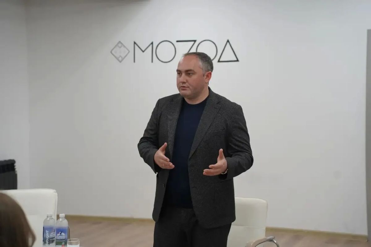 Сегодня принял участие в церемонии награждения победителей ежегодного республиканского конкурса профилактических театральных постановок «Ты не один», проходившего в рамках комплексного проекта «Здоровье — это здорово!» Сегодня принял участие в церемонии награждения победителей ежегодного республиканского конкурса профилактических театральных постановок «Ты не один», проходившего в рамках комплексного проекта «Здоровье — это здорово!»