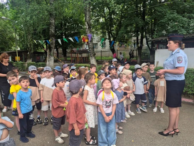 ВОСПИТАННИКИ ДЕТСКОГО САДА В КАБАРДИНО-БАЛКАРИИ СТАЛИ УЧАСТНИКАМИ ЭКСПРЕСС-УРОКОВ ПО ДОРОЖНОЙ БЕЗОПАСНОСТИ В ЛЕТНИЙ ПЕРИОД ВОСПИТАННИКИ ДЕТСКОГО САДА В КАБАРДИНО-БАЛКАРИИ СТАЛИ УЧАСТНИКАМИ ЭКСПРЕСС-УРОКОВ ПО ДОРОЖНОЙ БЕЗОПАСНОСТИ В ЛЕТНИЙ ПЕРИОД