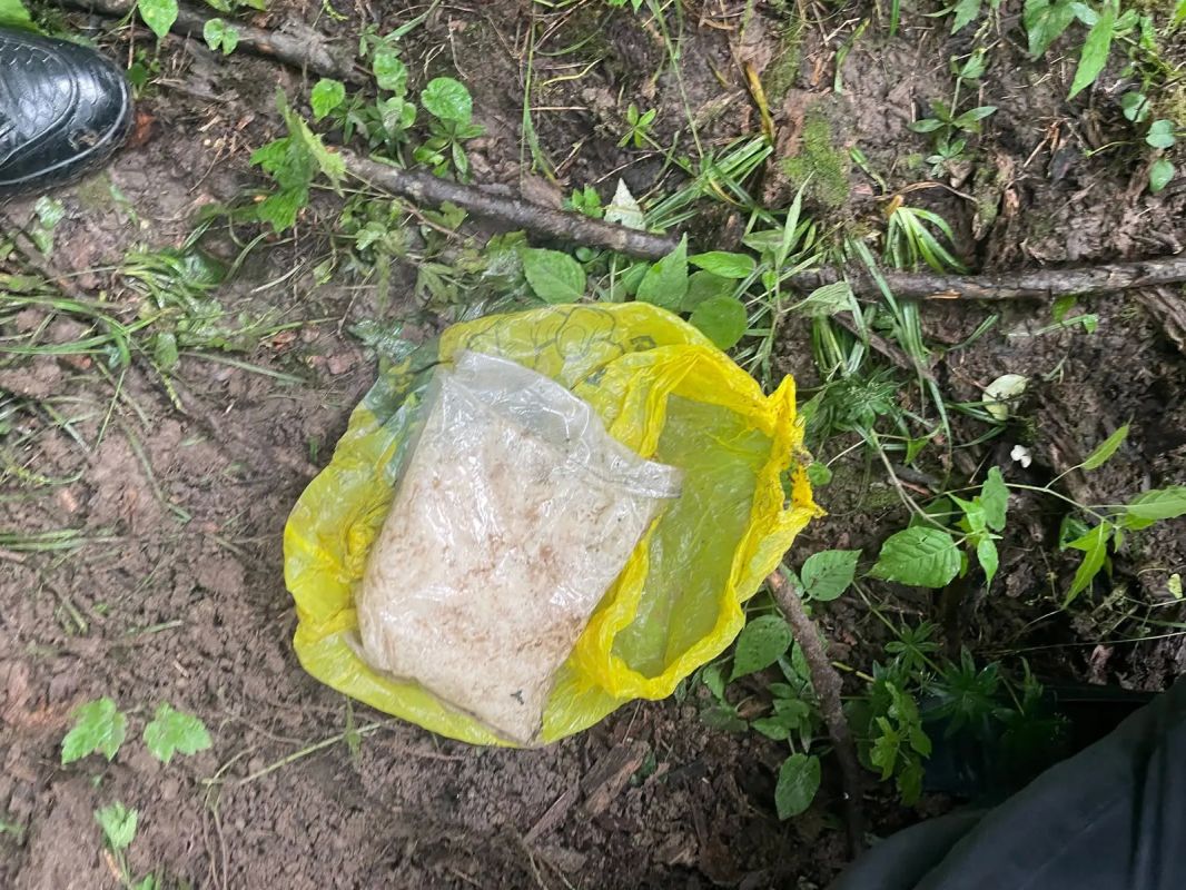 В Кабардино-Балкарии полицейские задержали группу лиц с крупной партией наркотиков В Кабардино-Балкарии полицейские задержали группу лиц с крупной партией наркотиков