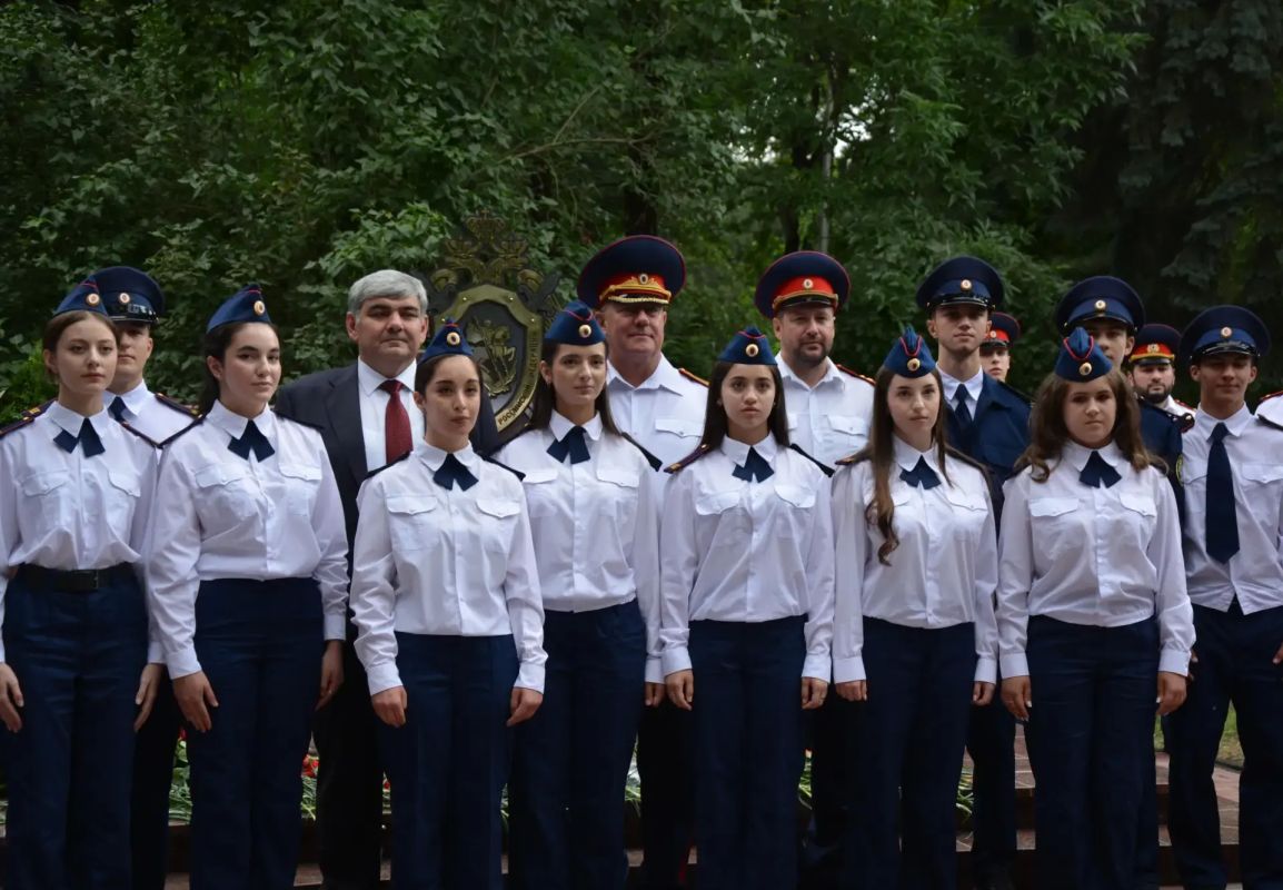 В Нальчике открыт памятник сотрудникам Следственного комитета России, погибшим при исполнении служебного долга В Нальчике открыт памятник сотрудникам Следственного комитета России, погибшим при исполнении служебного долга