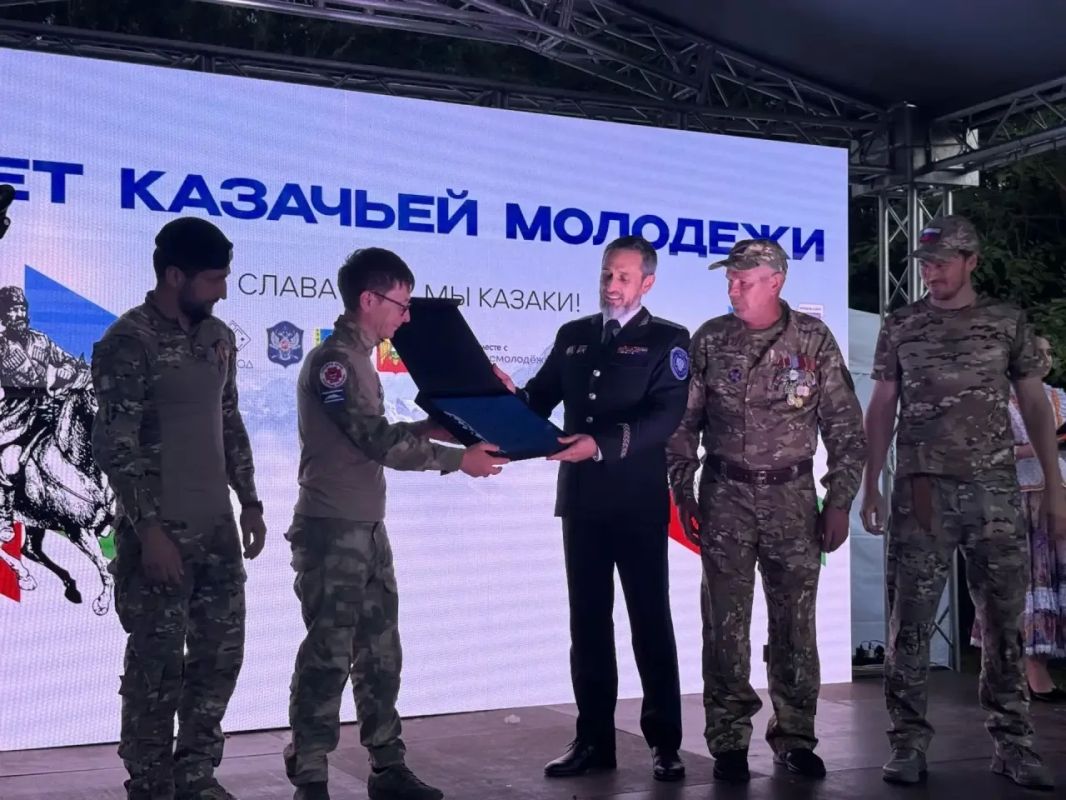 В станице Екатериноградской проходит ежегодный межрегиональный слет казачьей молодежи В форуме принимают участие представители казачьих обществ и молодежных объединений из различных регионов страны. Программа включает... В станице Екатериноградской проходит ежегодный межрегиональный слет казачьей молодежи В форуме принимают участие представители казачьих обществ и молодежных объединений из различных регионов страны. Программа включает...