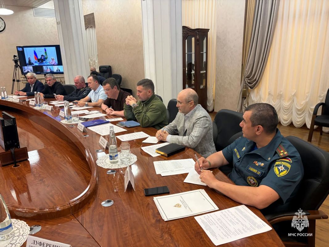 Глава Кабардино-Балкарии Казбек Коков вместе с заместителем Министра экономического развития РФ Сергеем Назаровым провели выездное заседание рабочей группы по развитию всесезонного туристско-рекреационного комплекса «Эльбрус» Глава Кабардино-Балкарии Казбек Коков вместе с заместителем Министра экономического развития РФ Сергеем Назаровым провели выездное заседание рабочей группы по развитию всесезонного туристско-рекреационного комплекса «Эльбрус»
