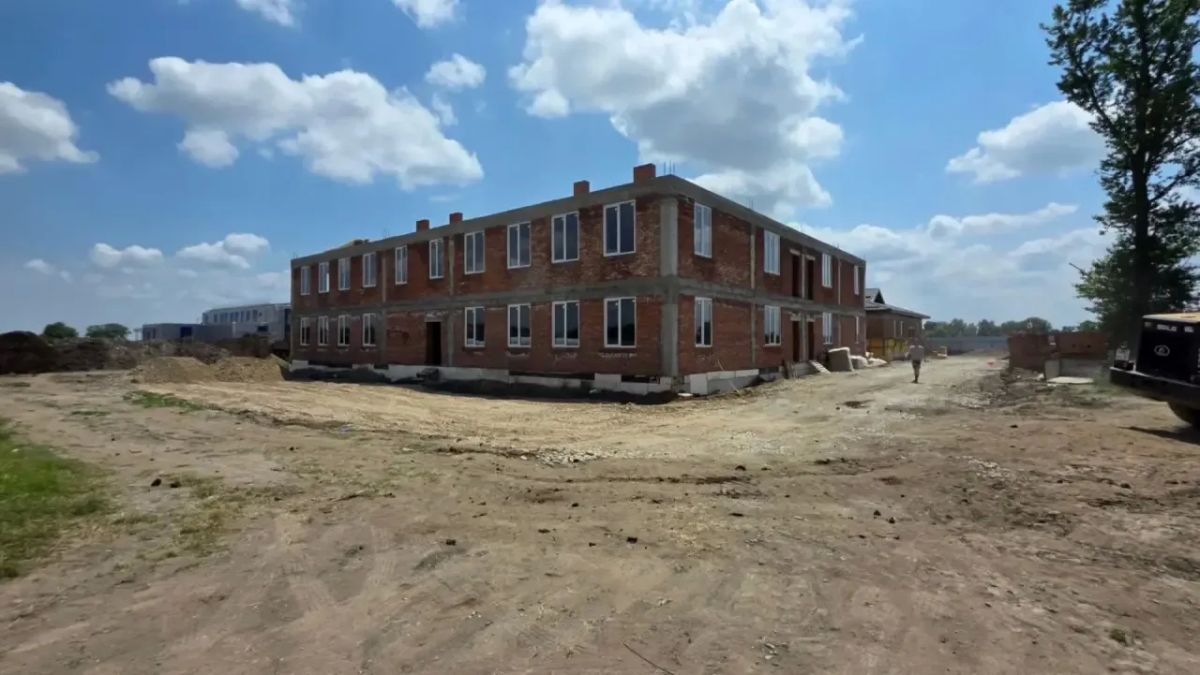 В селе Баксанёнок продолжается строительство нового детского сада на 140 мест, сообщает глава администрации Баксанского района Адиб Абрегов В селе Баксанёнок продолжается строительство нового детского сада на 140 мест, сообщает глава администрации Баксанского района Адиб Абрегов