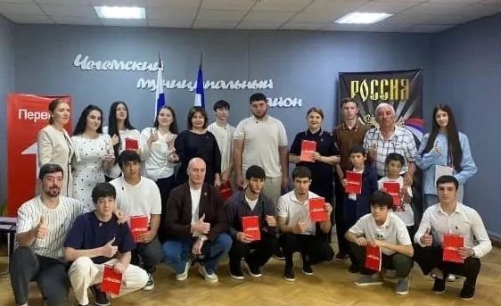 ПОЛИЦЕЙСКИЕ ЧЕГЕМСКОГО РАЙОНА ПРИНЯЛИ УЧАСТИЕ В ТОРЖЕСТВЕННОЙ ЦЕРЕМОНИИ ВСТУПЛЕНИЯ ШКОЛЬНИКОВ В РЯДЫ «ДВИЖЕНИЕ ПЕРВЫХ»