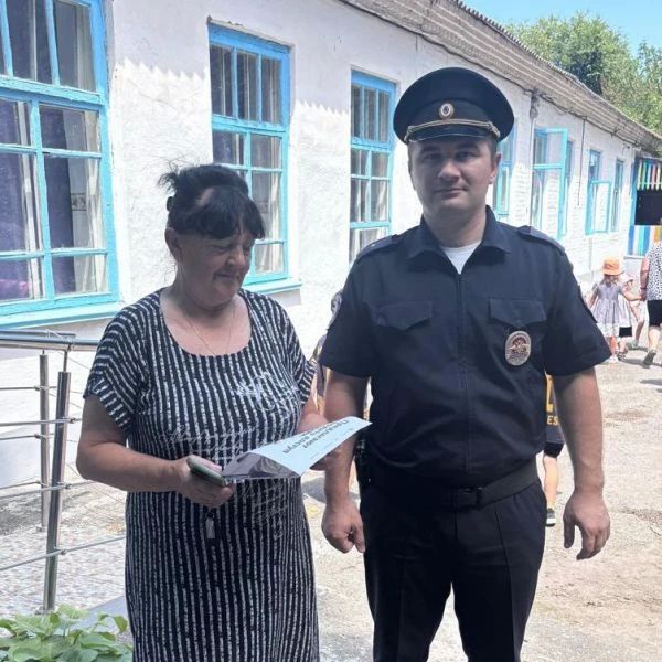 В Майском полицейские провели рейды в общественных местах для защиты жителей от уловок кибермошенников и дроперства В Майском полицейские провели рейды в общественных местах для защиты жителей от уловок кибермошенников и дроперства