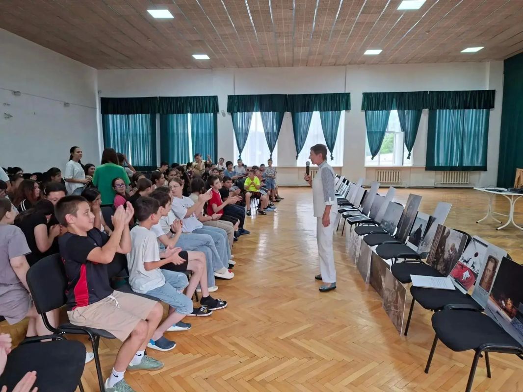 Урок мужества через искусство провели для отдыхающих детского лагеря Урок мужества через искусство провели для отдыхающих детского лагеря