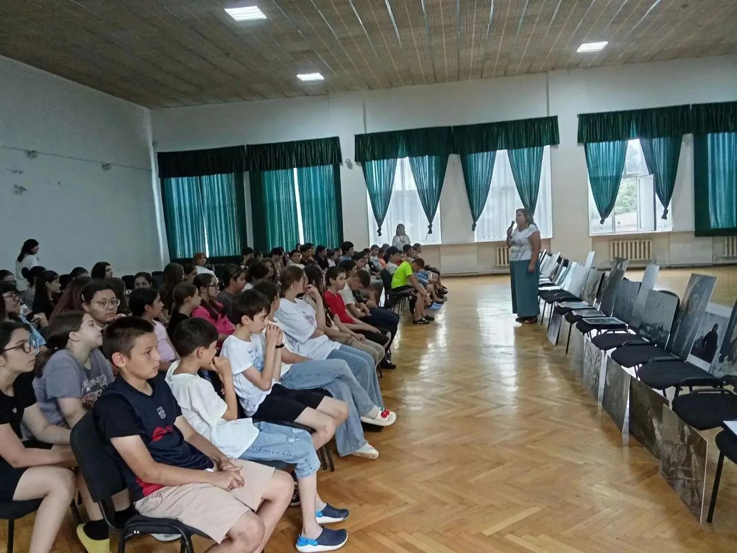 Урок мужества через искусство провели для отдыхающих детского лагеря Урок мужества через искусство провели для отдыхающих детского лагеря
