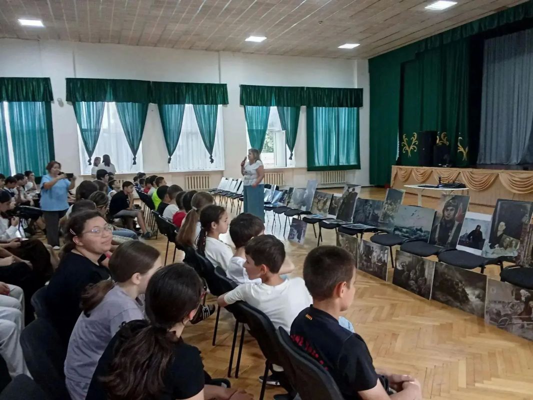 Урок мужества через искусство провели для отдыхающих детского лагеря Урок мужества через искусство провели для отдыхающих детского лагеря