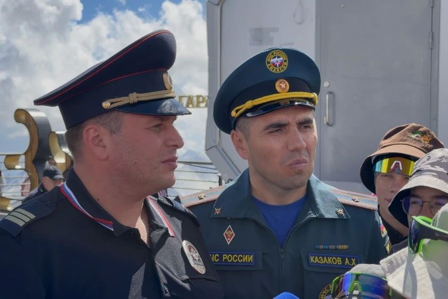 Дисциплина на высоте - сотрудники полиции и МЧС Кабардино-Балкарии напомнили туристам о правилах безопасности Дисциплина на высоте - сотрудники полиции и МЧС Кабардино-Балкарии напомнили туристам о правилах безопасности