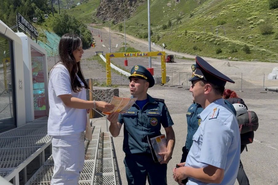 Дисциплина на высоте - сотрудники полиции и МЧС Кабардино-Балкарии напомнили туристам о правилах безопасности Дисциплина на высоте - сотрудники полиции и МЧС Кабардино-Балкарии напомнили туристам о правилах безопасности