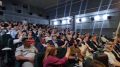 Режиссер Кристина Исаева приветствует первых зрителей